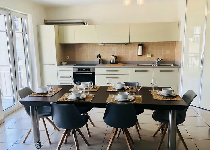 Art Deco 100m2 Flat 2 Min Walking From Train Station In Center, Free Parking And Terrace - 2b Luxemburgo