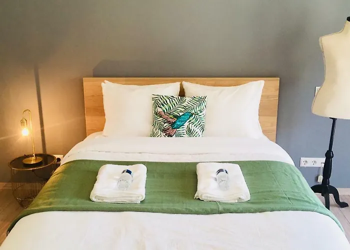 Art Deco 100m2 Flat 2 Min Walking From Train Station In Center, Free Parking And Terrace - 2b Apartamento *